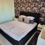 Guest house The White House 3*