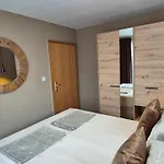 Къща за гости The White House 3*