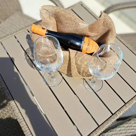 Къща за гости The White House