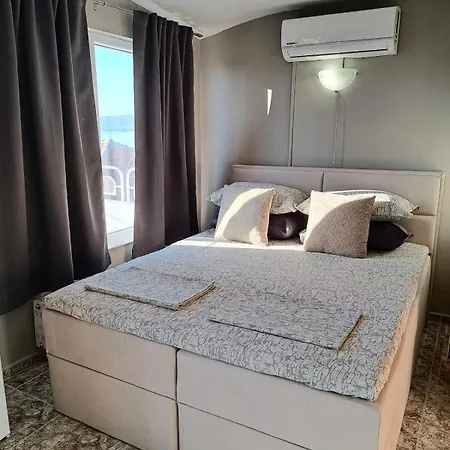 Къща за гости The White House Несебър