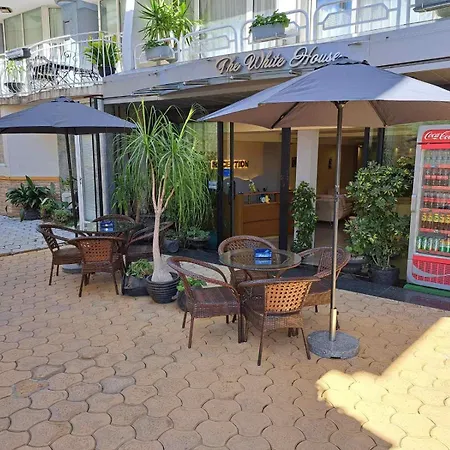 Къща за гости The White House