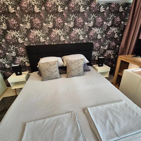 Къща за гости The White House