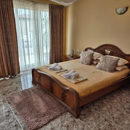 Guest house The White House Nesebar