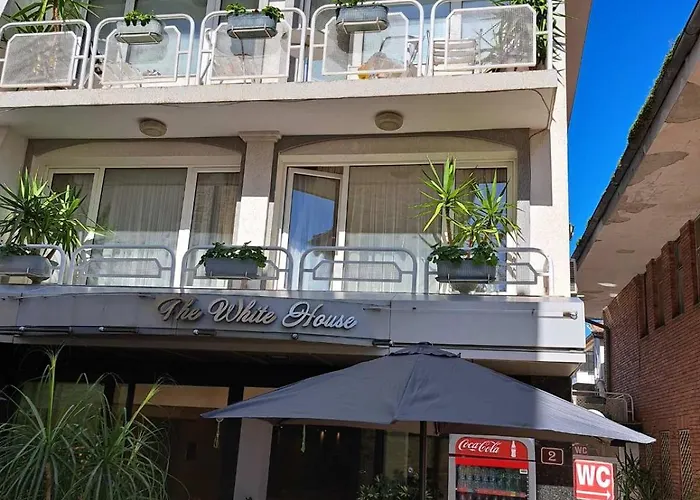 Pensión The White House 4*