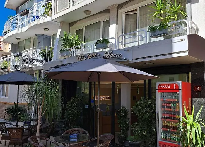 Pensión The White House 4*