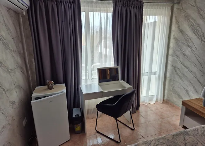 Guest house The White House 4*